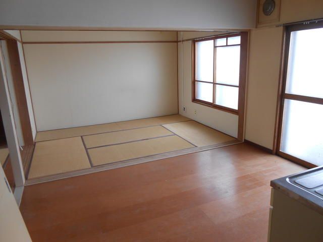 2DK Apartment for Rent in Bibai, Hokkaido - 41.22 sqm - Thumbnail 4