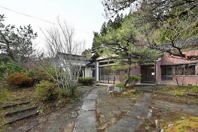 Traditional 8DK House with Large Land in Teradomari, Nagaoka — Image 1, Nagaoka, Niigata