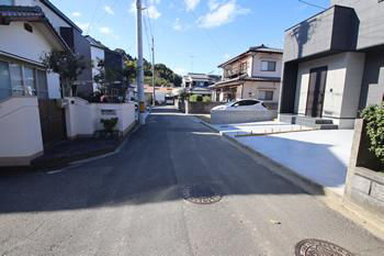 New 4LDK House in Matsuyama with South-Facing Balcony - Thumbnail 3