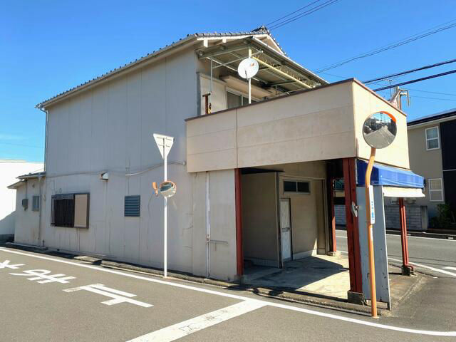 Spacious 4LDK House in Matsuyama - Thumbnail 2