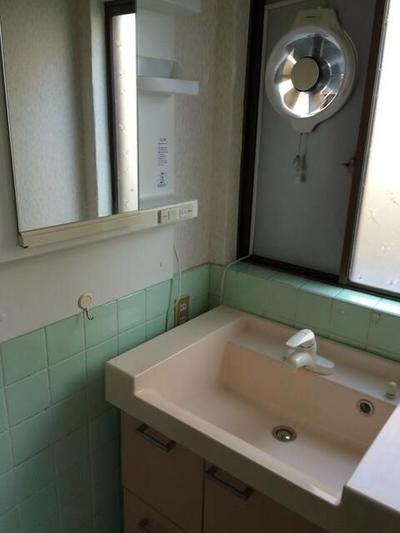 Spacious 6DK House in Yoshijima, Uozu - Close to Station — Image 2, Uozu, Toyama