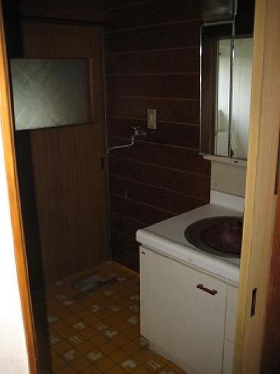 Spacious 4LDK House for Sale in Komagane, Mountain Views — Image 1, Komagane, Nagano