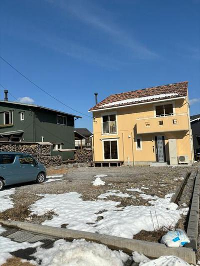Modern 2LDK House in Tarui with Fireplace and Loft Spaces — Image 1, Tarui, Gifu