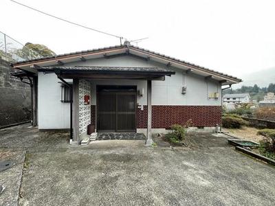 Spacious 4DK House in Yamato-cho with Large Land Plot — Image 2, Yamato, Kumamoto