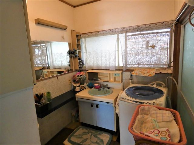 7LDK Single-Story House for Sale in Moji-ku, Kitakyushu - Thumbnail 3