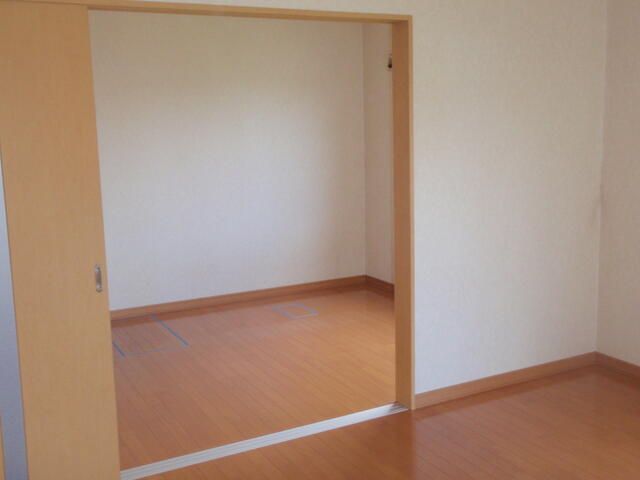 1LDK Apartment for Rent in Sapporo Higashi Ward, Near Asobushi Station - Thumbnail 3