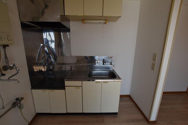 Rental Apartment in Tomakomai: 2LDK, No Key Money, Renovated - Thumbnail 2