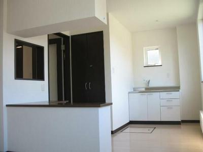 Spacious 6LDK House in Yubari - Investment Opportunity with 7.62% Yield — Image 1, Yubari, Hokkaido