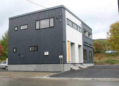 Spacious 6LDK House in Yubari - Investment Opportunity with 7.62% Yield — Image 1, Yubari, Hokkaido