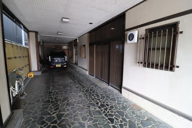 Spacious 15DK house in Nagaoka with commercial zoning - Thumbnail 2