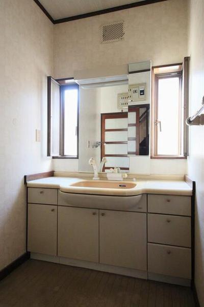 Spacious 6DK House with Garage in Niigata's Kogandai Area — Image 3, Higashi, Niigata