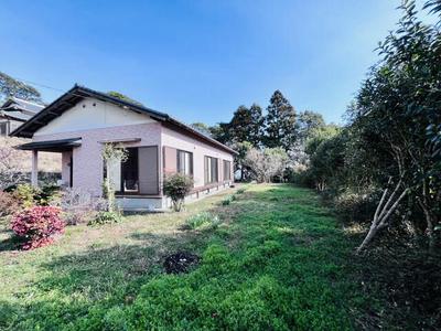 Spacious 3SDK House in Kitsuki with Large Land Plot — Image 1, Kitsuki, Oita