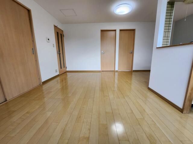 Takikawa 2LDK Apartment for Rent with 2 Parking Spaces - Thumbnail 3