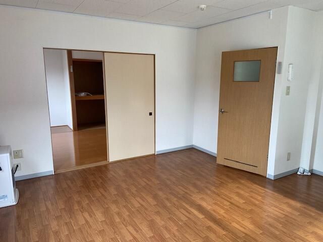 1LDK Apartment for Rent in Sapporo Higashi Ward with Free Parking - Thumbnail 2