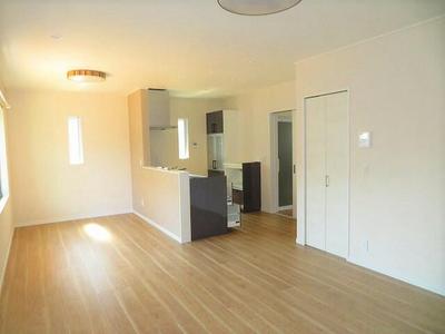 New 4LDK House in Miyatsudai, Kashima - South-Facing Living Room — Image 1, Kashima, Ibaraki
