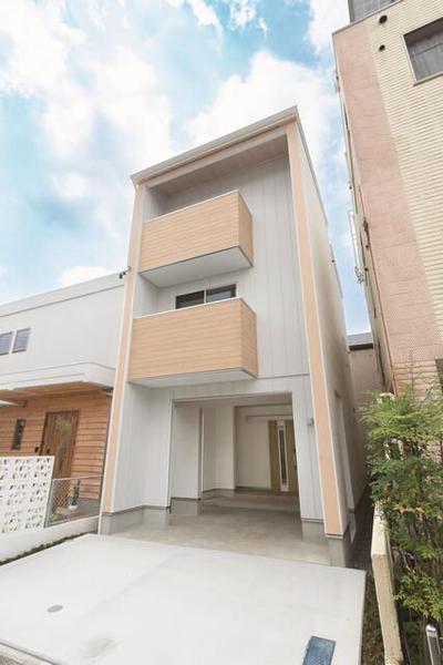 Modern 3-Story House with Cat-Friendly Features in Shizuoka — Image 1, Aoi, Shizuoka