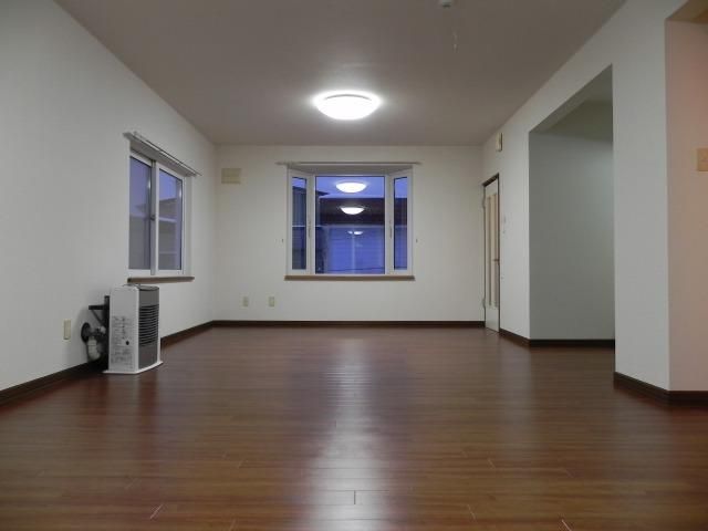 1K Apartment for Rent in Fujino, Sapporo - 35.1 sqm, Top Floor - Thumbnail 3