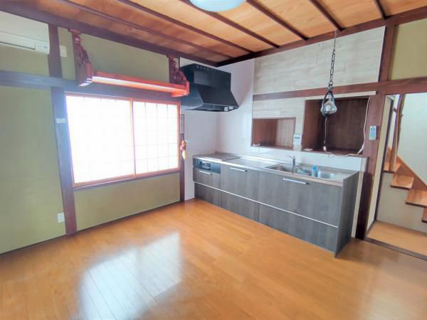 Spacious 6DK House in Toyama City with 3 Parking Spaces - Thumbnail 2