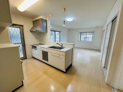 Spacious 3LDK House in Munakata City, Built 2010 — Image 3, Munakata, Fukuoka