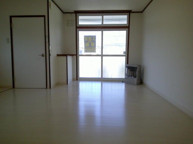 Renovated 1LDK Apartment for Rent in Sapporo's Toyohira Ward - Thumbnail 4