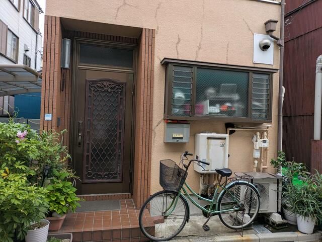 1987 2DK Wooden House for Sale in Minami-Senju, Arakawa, Tokyo - Thumbnail 2