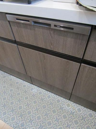 Modern 4LDK House in Mishima - Solar Powered with Triple Parking — Image 4, Mishima, Shizuoka