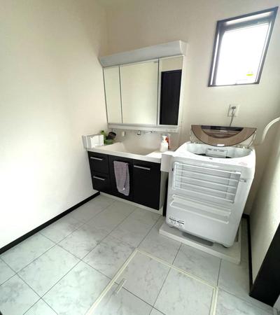 Modern 4SLDK House in Kawagoe with Multiple Parking Spaces — Image 3, Kawagoe, Saitama