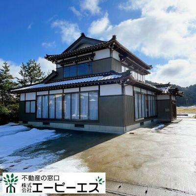 Spacious 10DK Traditional House in Himi City with 5 Parking Spaces — Image 1, Himi, Toyama