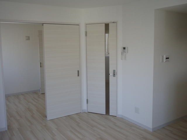 1LDK Apartment for Rent in Sapporo Chuo Ward near Maruyama Koen Station - Thumbnail 3