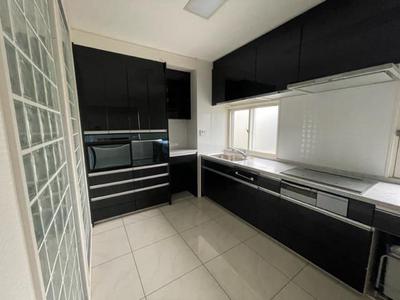 Spacious 3-Story RC Home in Uonuma City - 325m² Living Space — Image 1, Uonuma, Niigata