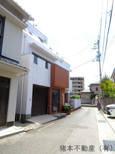 Spacious 6DK House Near Naruto Station with Mountain Views — Image 1, Naruto, Tokushima