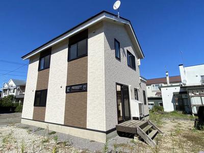 Modern 4LDK House in Mori Town, Minutes from Station — Image 1, Morimachi, Hokkaido