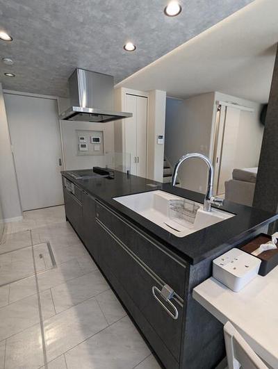 Modern 3LDK House with Solar Panels in Shimizu, Shizuoka — Image 1, Shimizu, Shizuoka