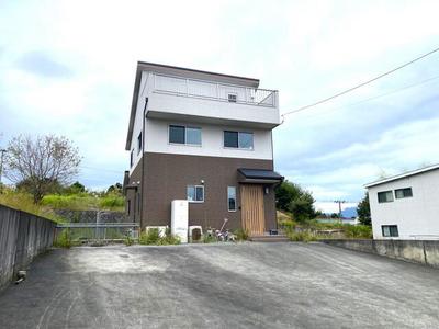Spacious 4LDK House in Fujinomiya with Solar Panels — Image 1, Fujinomiya, Shizuoka