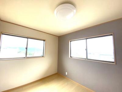 Spacious 4LDK House in Fujinomiya with Solar Panels — Image 1, Fujinomiya, Shizuoka