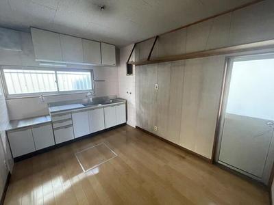 Spacious 4DK House for Sale in Kishiwada - Near Kumeda Station — Image 4, Kishiwada, Osaka