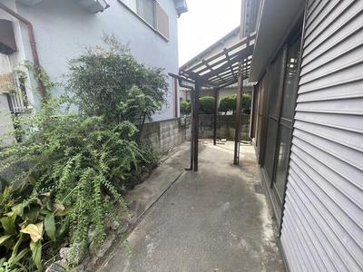 Spacious 4DK House for Sale in Kishiwada - Near Kumeda Station — Image 1, Kishiwada, Osaka