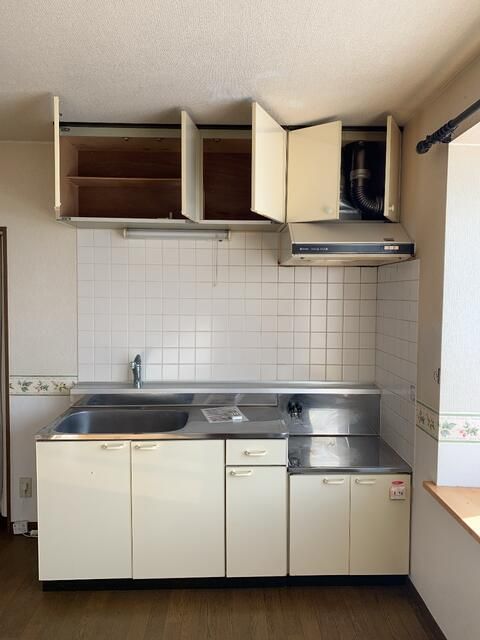Rent 2DK Apartment in Takikawa Hokkaido with Parking - Image 1