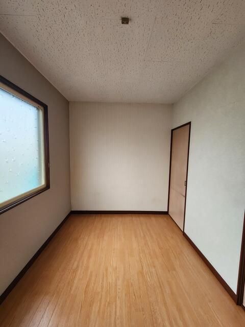 Renovated 2DK Maisonette Apartment for Rent in Yoichi, Hokkaido - Thumbnail 4