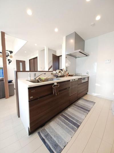 Modern 4LDK House in Nakatsu City - 108sqm with Parking — Image 2, Nakatsu, Oita