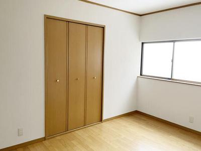 Renovated 3-Story House in Tondabayashi, 10min to Takidani Station — Image 4, Tondabayashi, Osaka