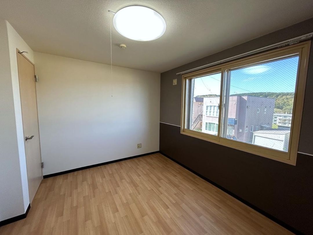 Renovated 2LDK Apartment for Rent in Wakkanai, Hokkaido - Thumbnail 4