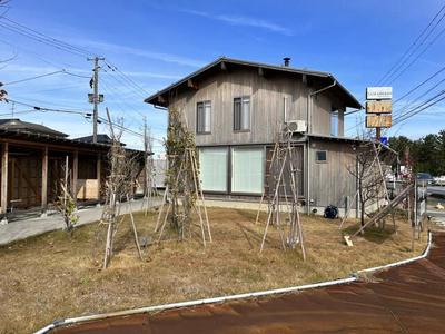 Modern Designer Home with Island Kitchen in Tsubame, Niigata — Image 2, Tsubame, Niigata