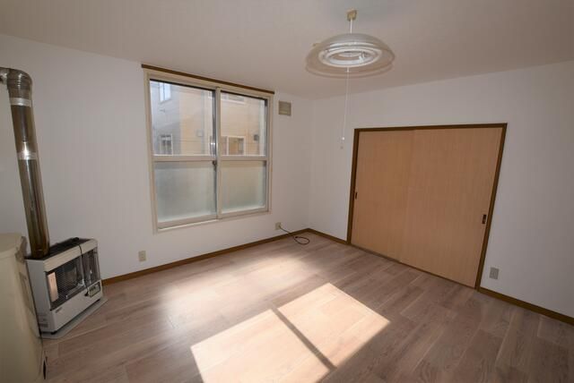 2LDK Apartment for Rent in Tomakomai, Hokkaido with Free Parking - Thumbnail 4