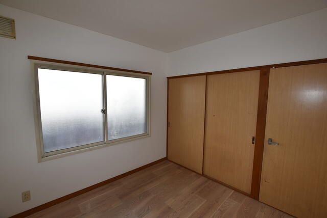 2LDK Apartment for Rent in Tomakomai, Hokkaido with Free Parking - Thumbnail 3