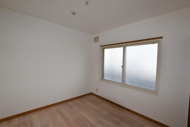 2LDK Apartment for Rent in Tomakomai, Hokkaido with Free Parking - Thumbnail 2