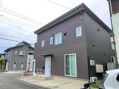 Modern 4LDK House in Shimizu with Solar Panels and Floor Heating — Image 1, Shimizu, Shizuoka