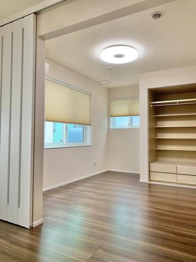 Modern 4LDK House in Shimizu with Solar Panels and Floor Heating — Image 1, Shimizu, Shizuoka