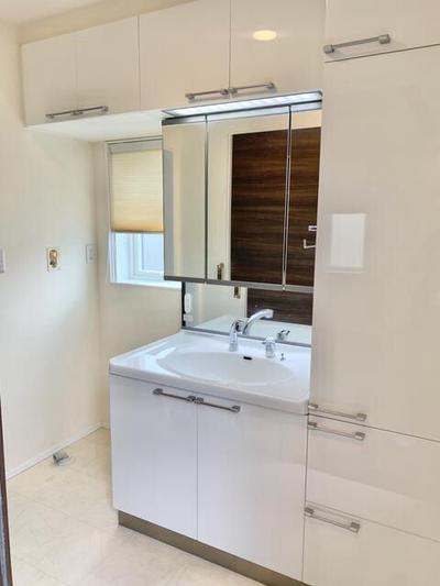 Modern 4LDK House in Shimizu with Solar Panels and Floor Heating — Image 3, Shimizu, Shizuoka