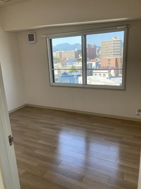 Renovated 2LDK Apartment for Rent in Sapporo's Toyohira Ward - Thumbnail 3